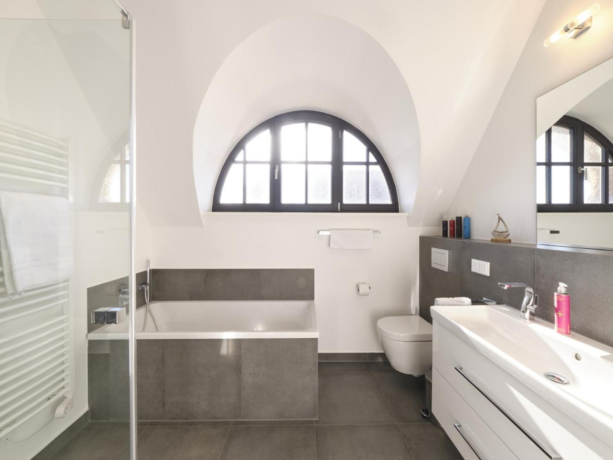 Reetland Am Meer - Luxusplus Reetdachvilla Mit 4 Schlafzimmern, Aussensauna, Loungebereich Und Kamin G07 Дранске Экстерьер фото