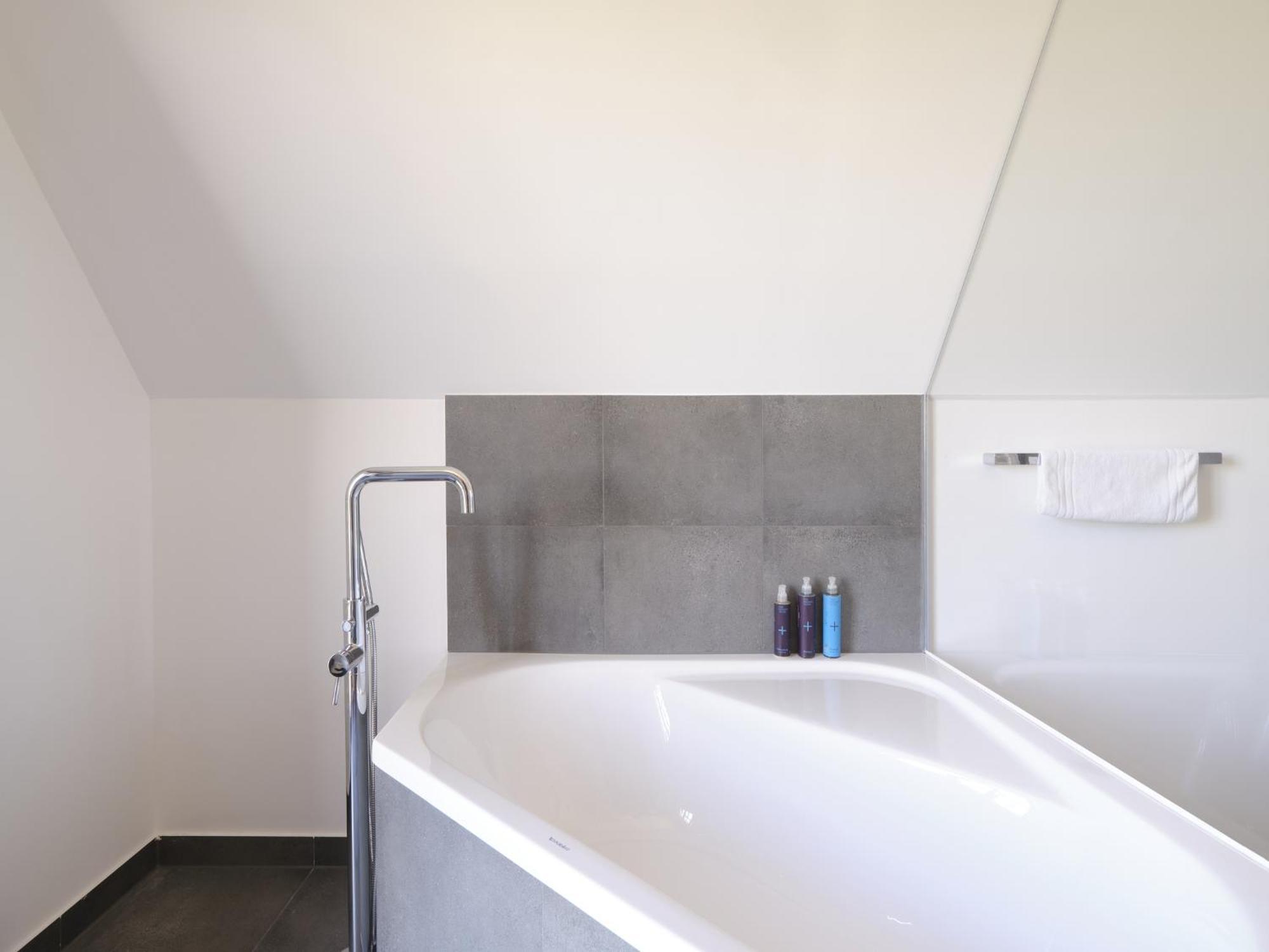 Reetland Am Meer - Luxusplus Reetdachvilla Mit 4 Schlafzimmern, Aussensauna, Loungebereich Und Kamin G07 Дранске Экстерьер фото